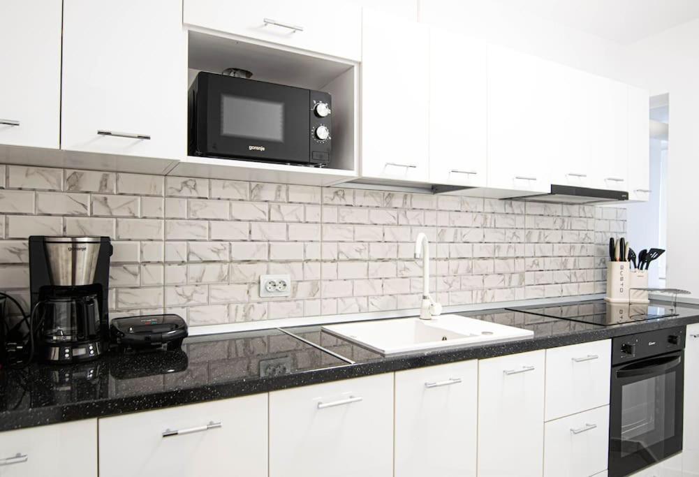 Ultra Central Luxury 3Br 2Bath Apt & Amazing Views 布加勒斯特 外观 照片