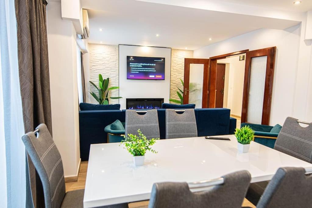 Ultra Central Luxury 3Br 2Bath Apt & Amazing Views 布加勒斯特 外观 照片