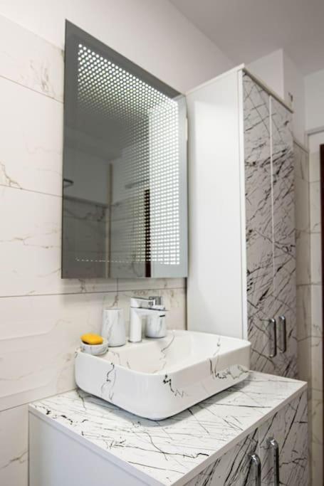 Ultra Central Luxury 3Br 2Bath Apt & Amazing Views 布加勒斯特 外观 照片